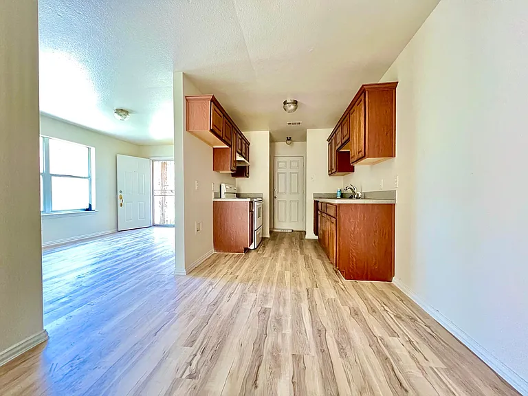 5004 Chapman St #5004 — Photo 7