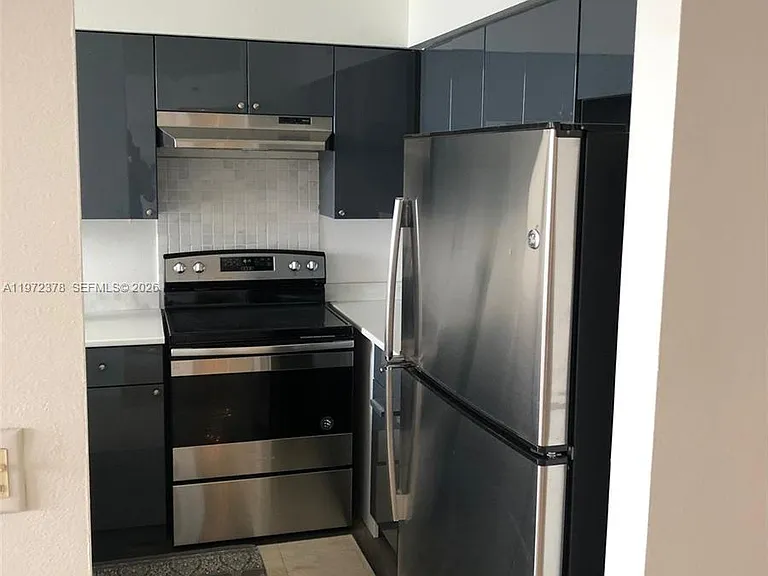 3600 Mystic Pointe Dr #815 — Photo 6