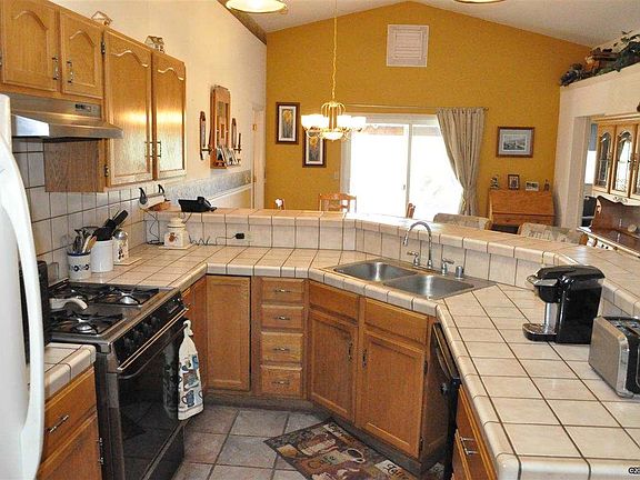 3rd image of 618 Joette Dr