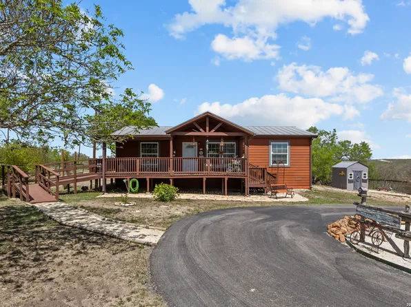 960 County Road 4511, Hondo, TX 78861