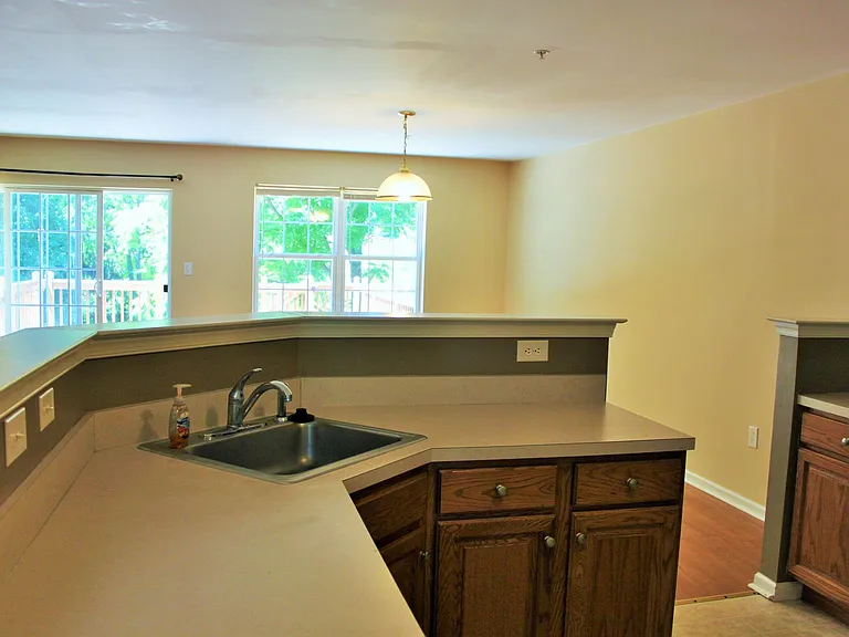 206 Hampshire Dr — Photo 8