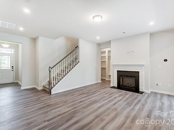 4th image of 3819 Amalia Pl #78