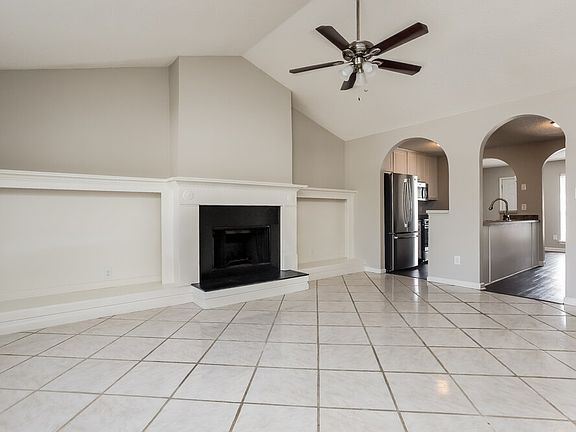 3rd image of 1077 Meadow Glen Cir