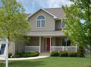4105 Knoll Ridge Dr, Cedar Falls, IA 50613