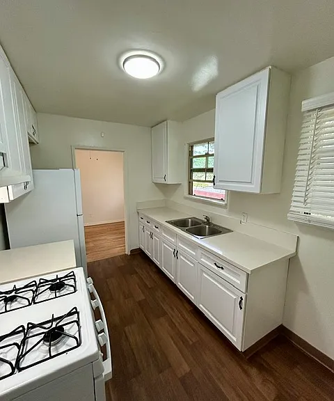 932 N Garfield St — Photo 5
