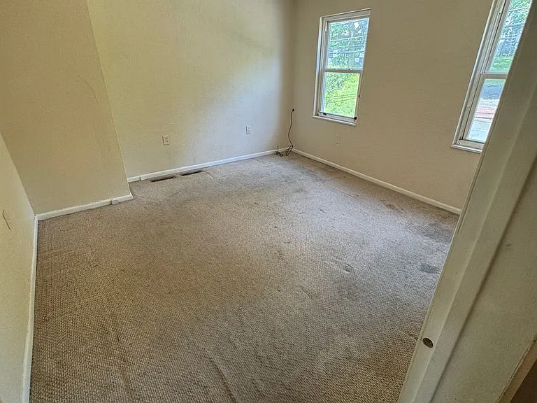 215 Spencer Ave — Photo 13