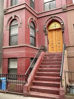 Rented by Perry Associates NYC Inc | media 8
