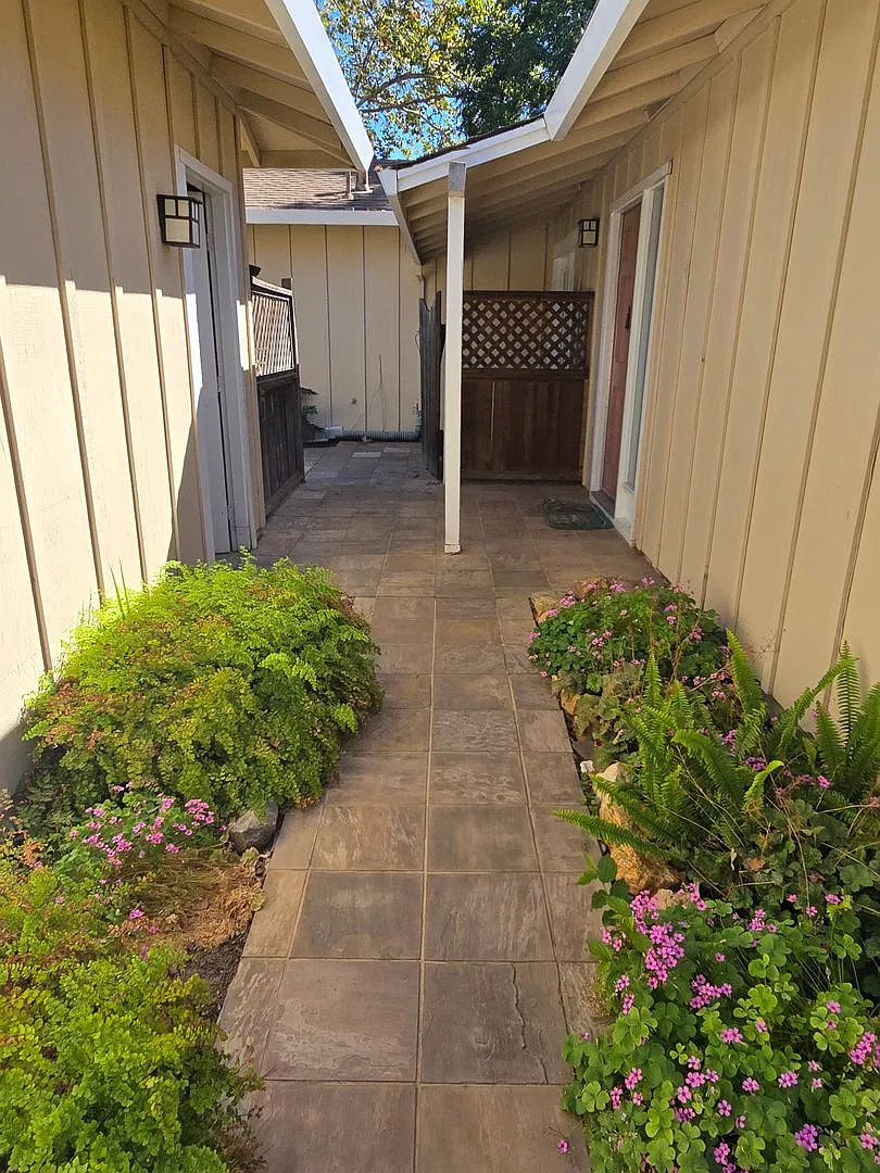 Beautiful 3 bedroom two bath home. — Photo 1