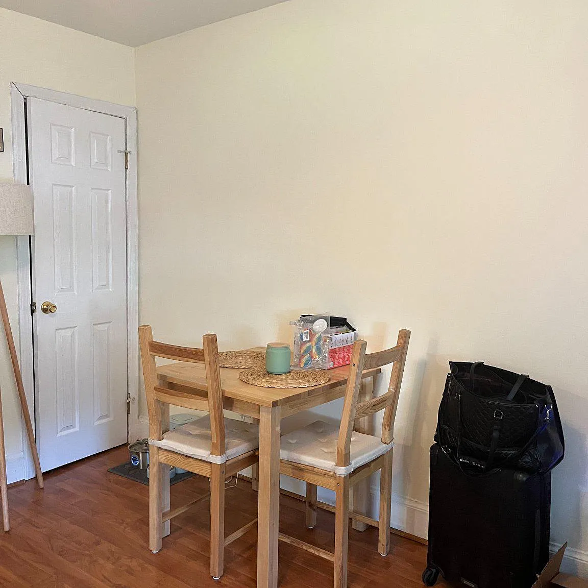 1 bed, 1.0 bath, 1001 sqft, $1,200 — Photo 4