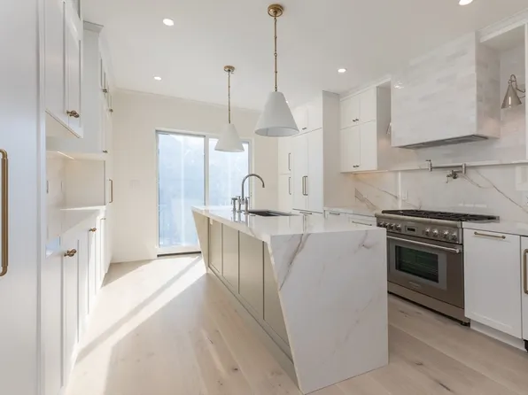 160 Putnam Ave #1, Cambridge, MA 02139