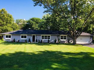 241 Biltmore Dr, North Barrington, IL 60010