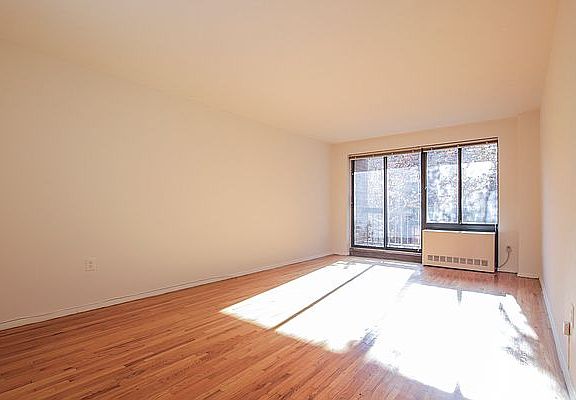 3rd image of 207 E 30th St APT 7G