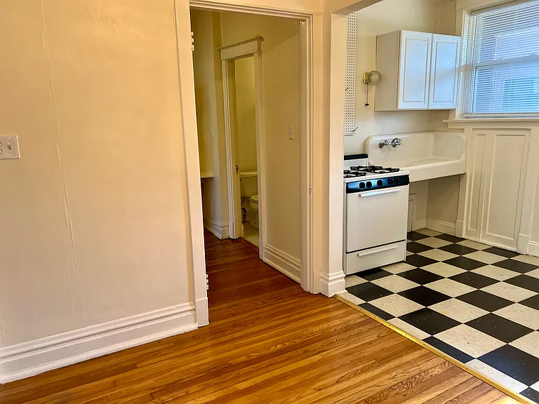 2429 Sutton Blvd #3S — Photo 9