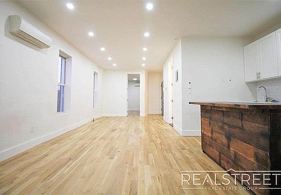 3rd image of 858 Jefferson Ave #C