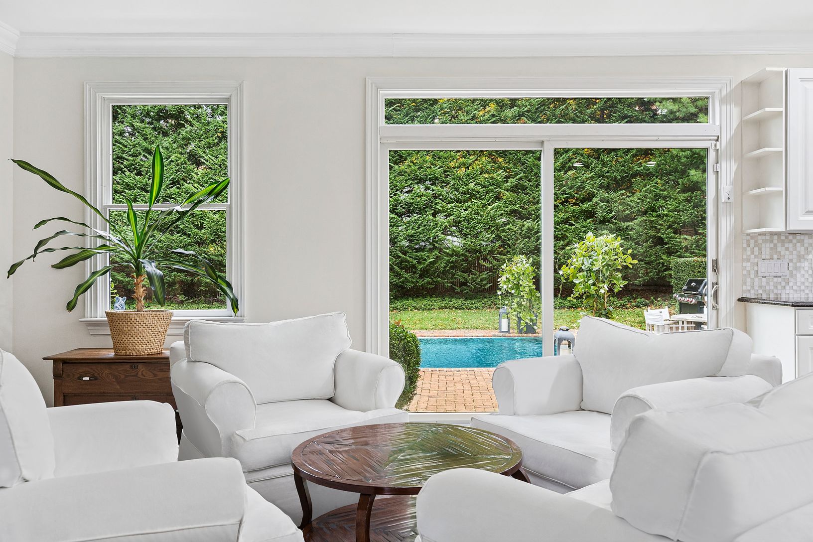 Grouping with 4 Chairs