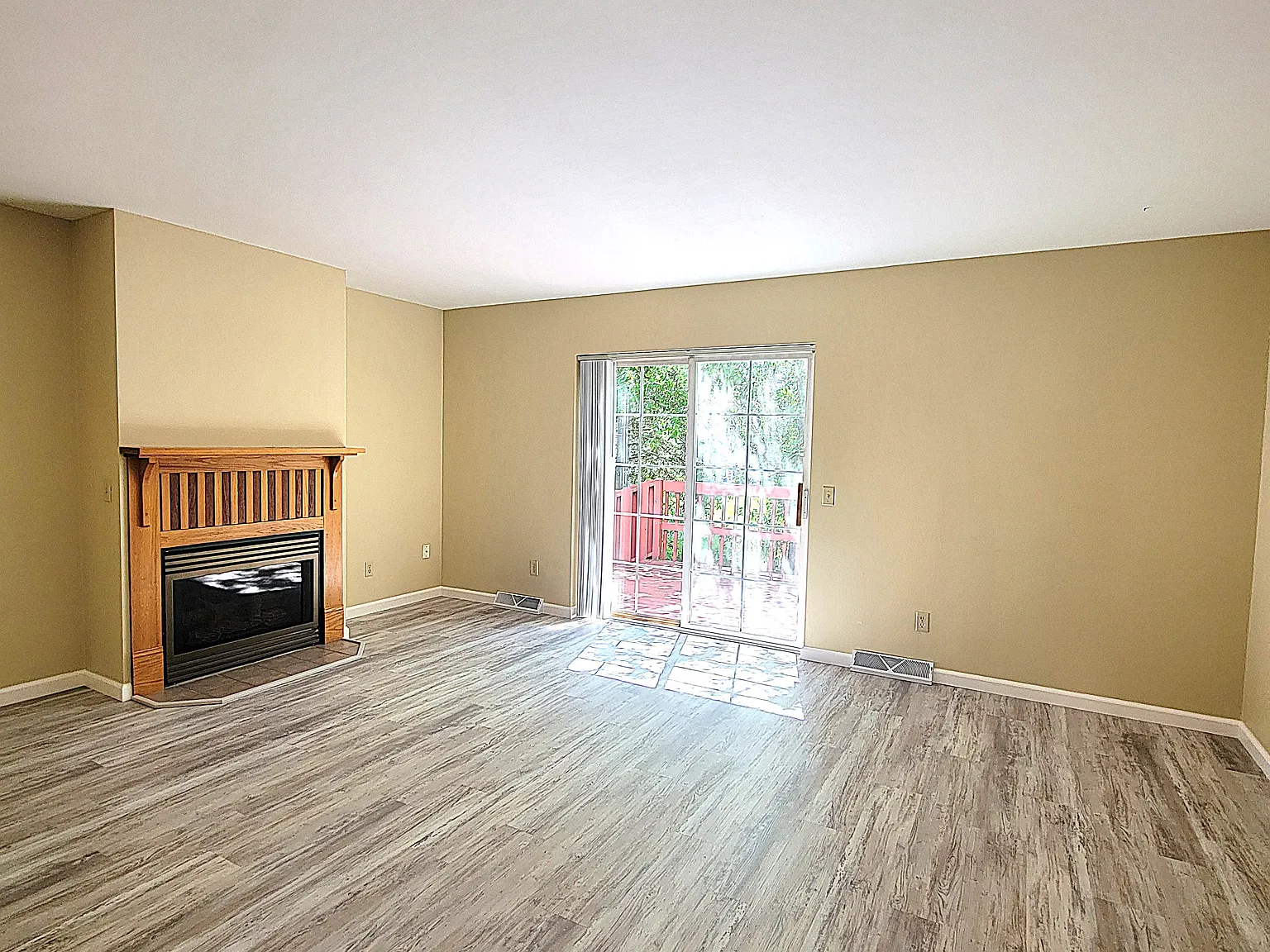 3 bed, 2.5 bath, 2028 sqft, $2,592 — Photo 4