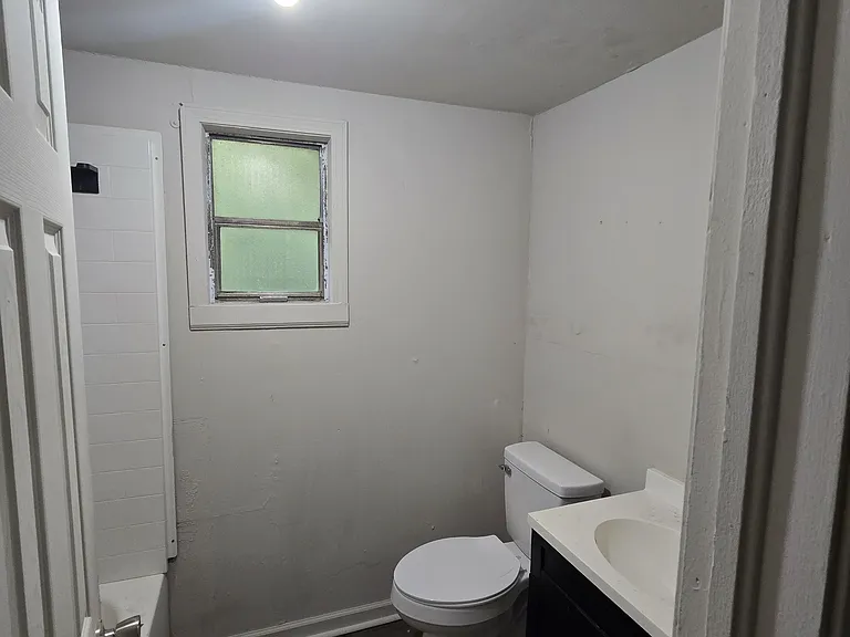 666 Gilliam Ave — Photo 3