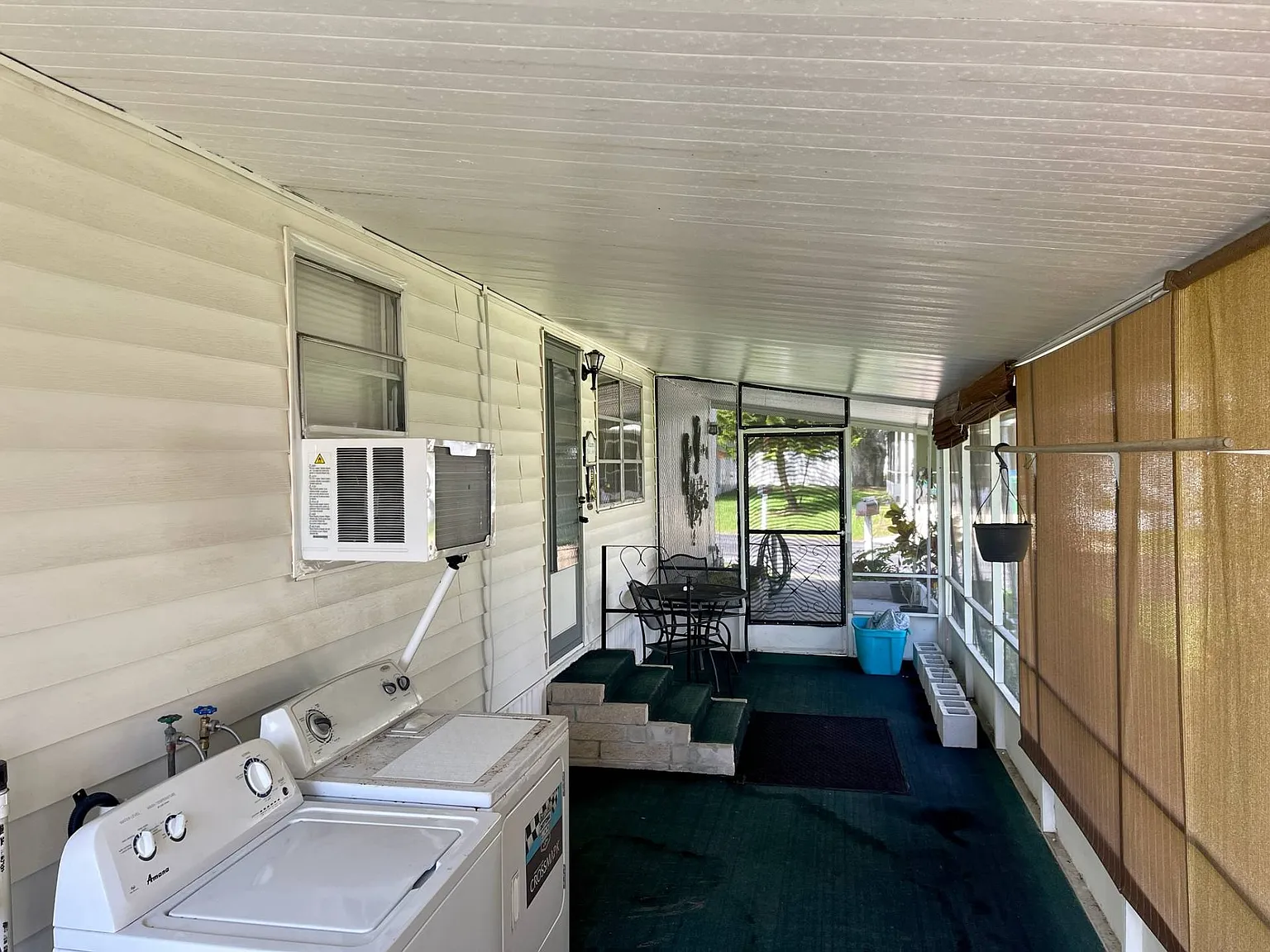 W Colonial Cir, Daytona Beach — Photo 2