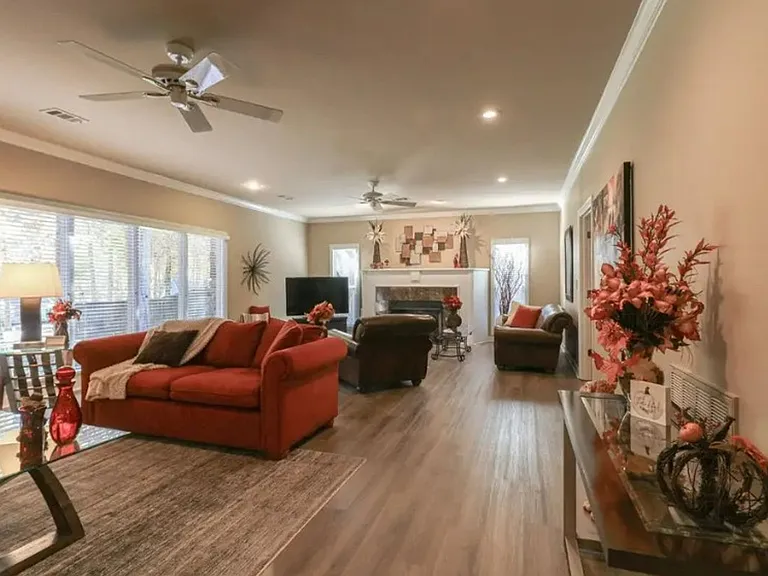2100 Paula Dr — Photo 10