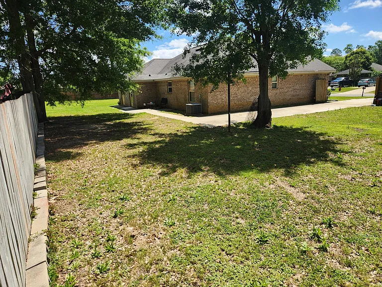 9718 Estate Dr — Photo 29