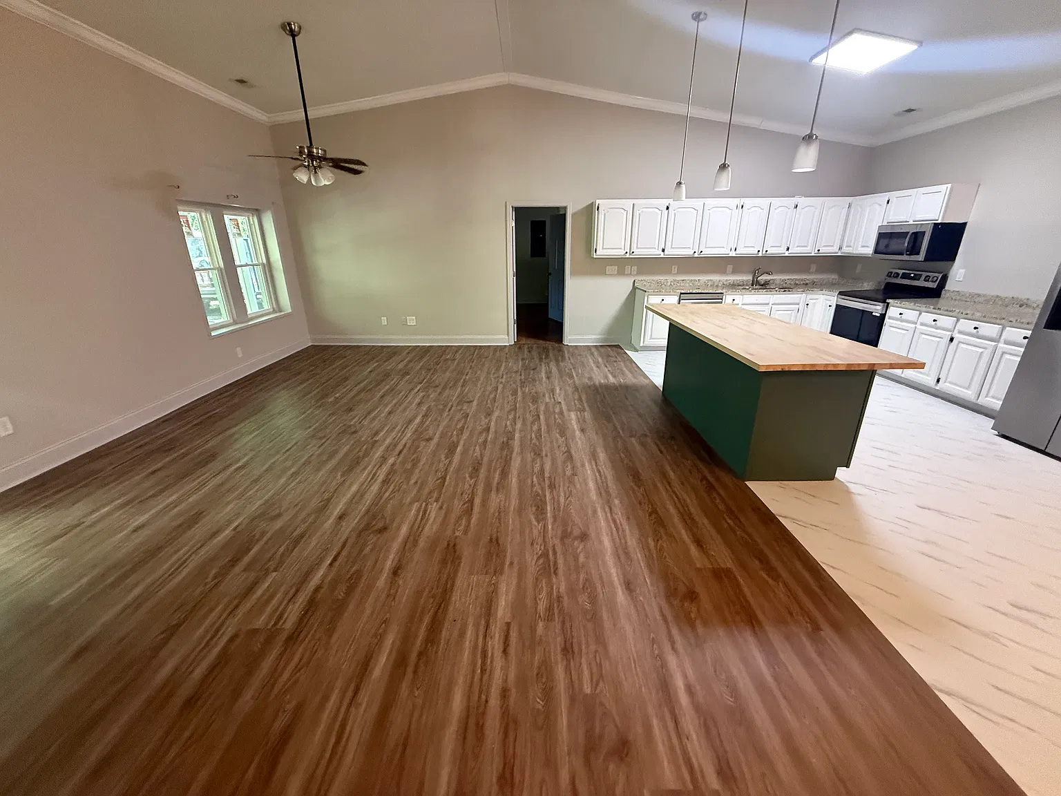 2 bed, 1300 sqft, $2,100 — Photo 3