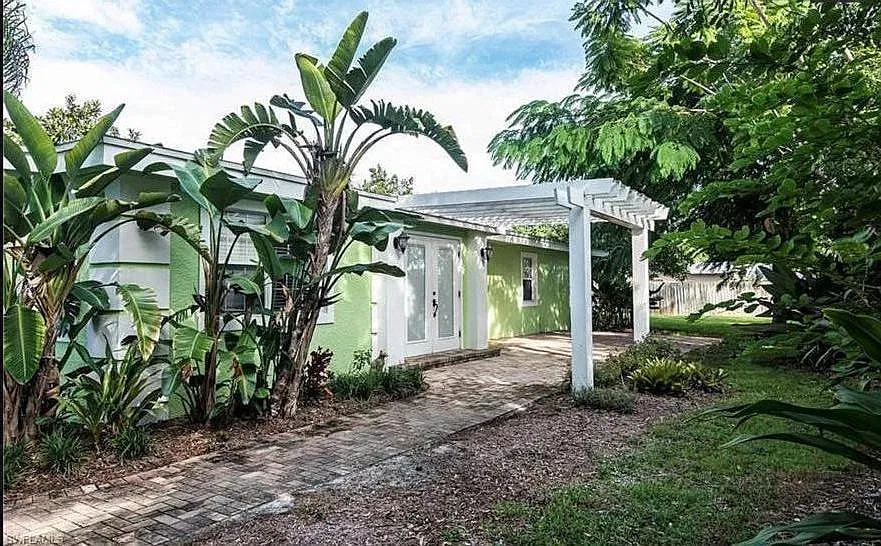 3 bed, 1494 sqft, $3,325 — Photo 1