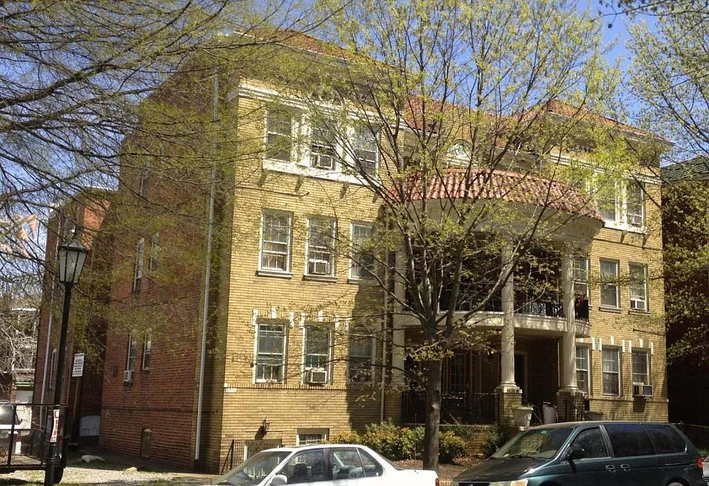 2816 Monument Ave — Photo 1