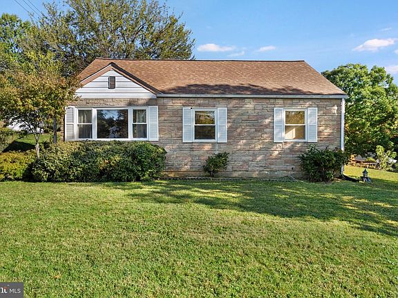 3rd image of 7334 Howard Ct