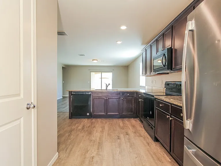 25422 W La Mont Ave — Photo 7