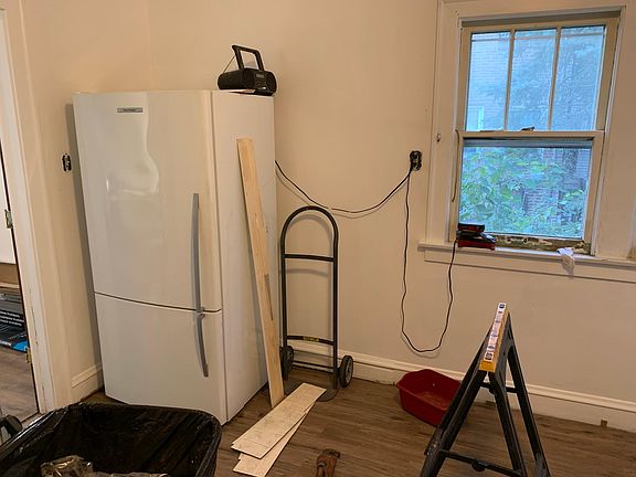4th image of 306 Waltham St