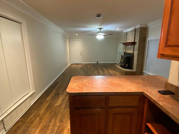 4th image of 319 Hackberry Dr