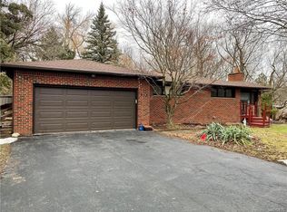 2770 Hopkins Rd, Amherst, NY 14228