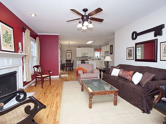 5th image of 105 Holly Park Dr
