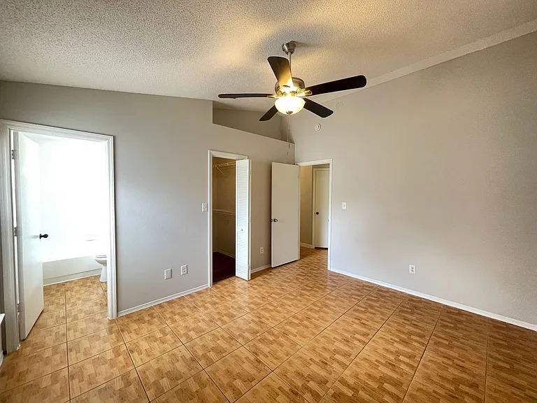 313 San Gabriel St — Photo 13