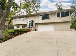3807 Wenig Rd NE, Cedar Rapids, IA 52402