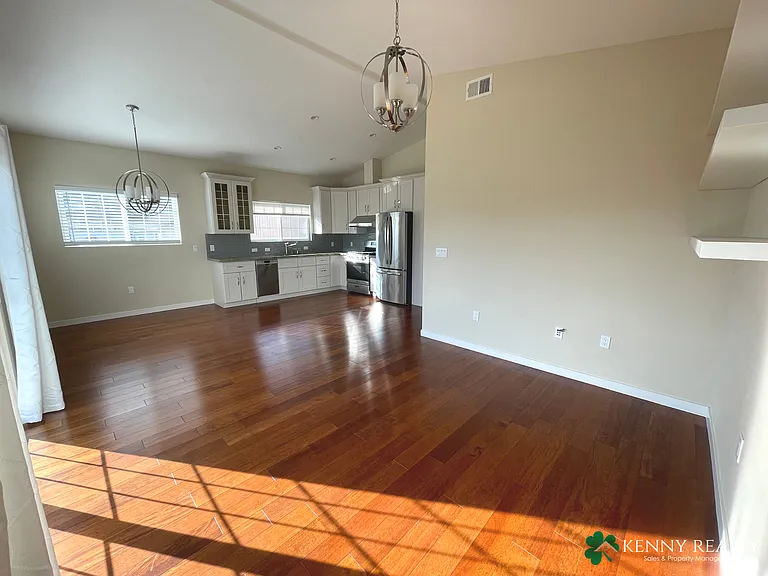 822 Ellis Dr — Photo 4