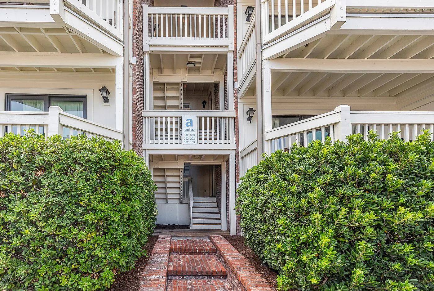Snowbird Escape| 2BR Chelsea House Villa | From $1,800/Month — Photo 3