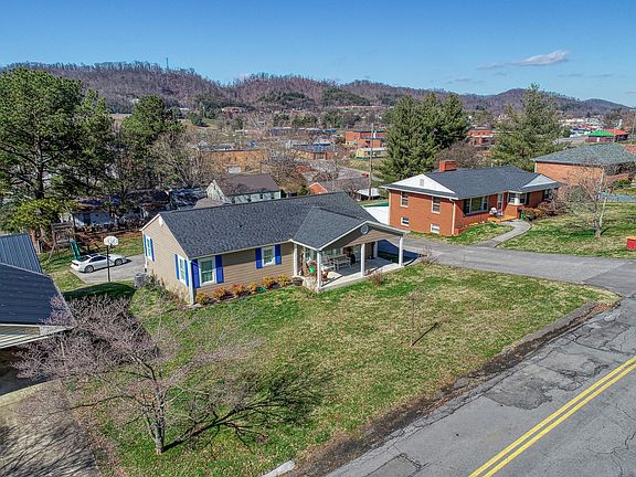 5th image of 814 Douglas Dr