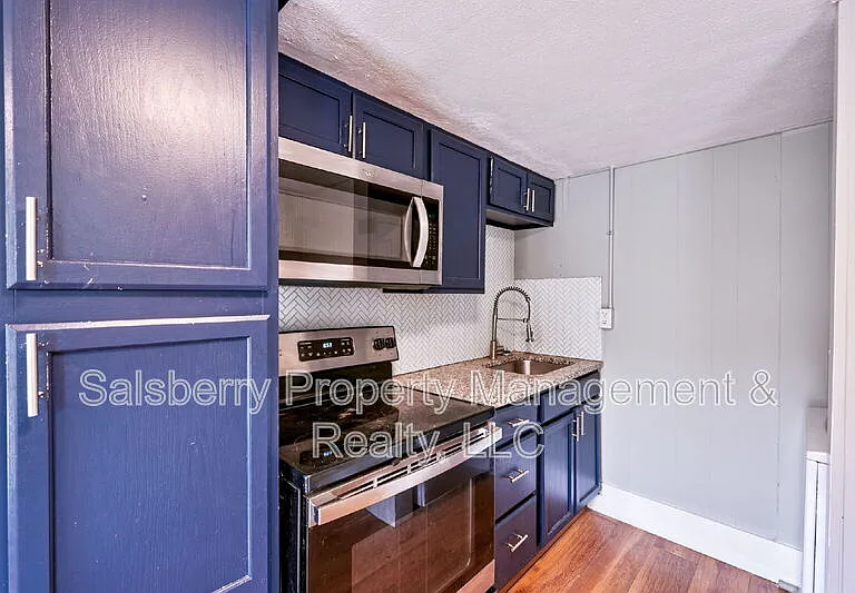 304 Bryan St #B — Photo 4