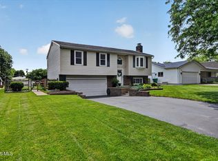 551 Indian Ridge Trl, Rossford, OH 43460