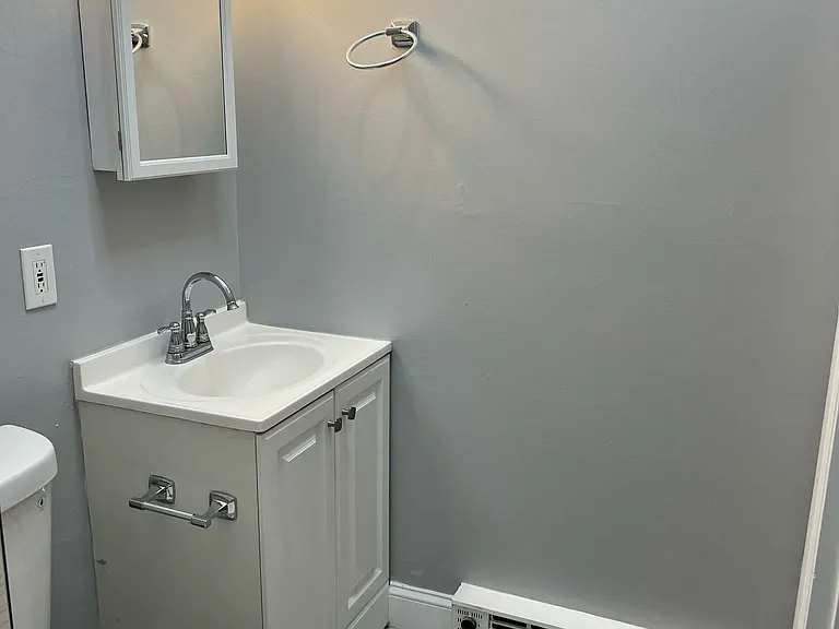 460 Main St #3 — Photo 2