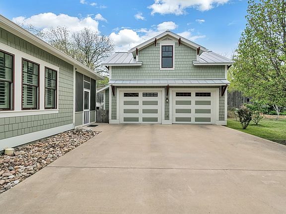 4th image of 909 Hawthorn Ln