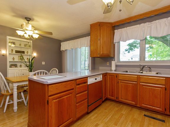 5th image of 175 Spencer Ct