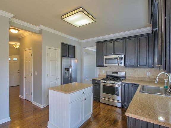 2nd image of 3211 Peyton Ct