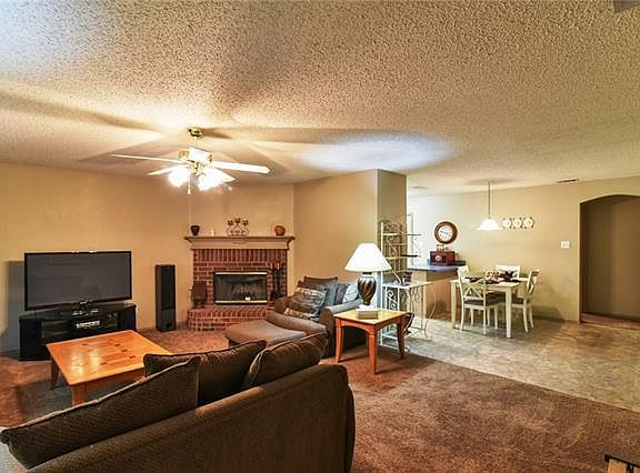 3rd image of 931 Aaron Dr