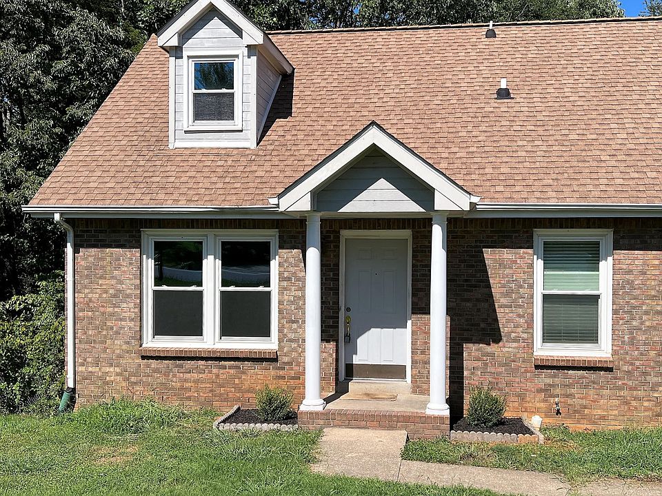 1st image of 413 Spencer Ln