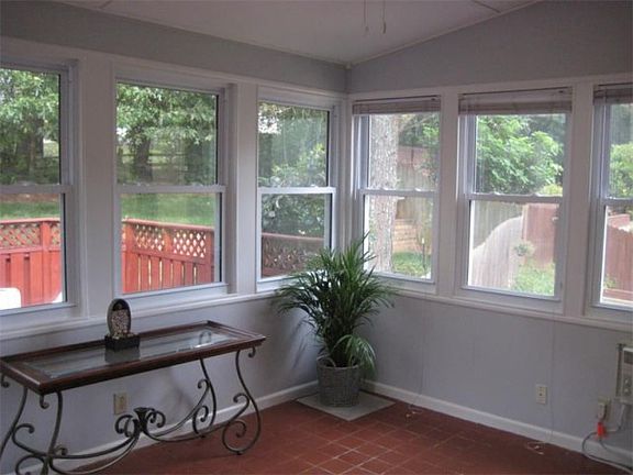 5th image of 2850 Shurburne Dr