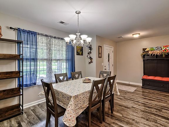 4th image of 8 Foxfire Ln