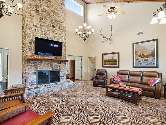 5th image of 800 Cottonwood Ct