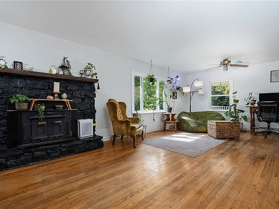3rd image of 1202 Thayer Ave